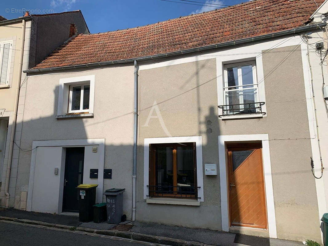 Appartement à FONTENAY-TRESIGNY