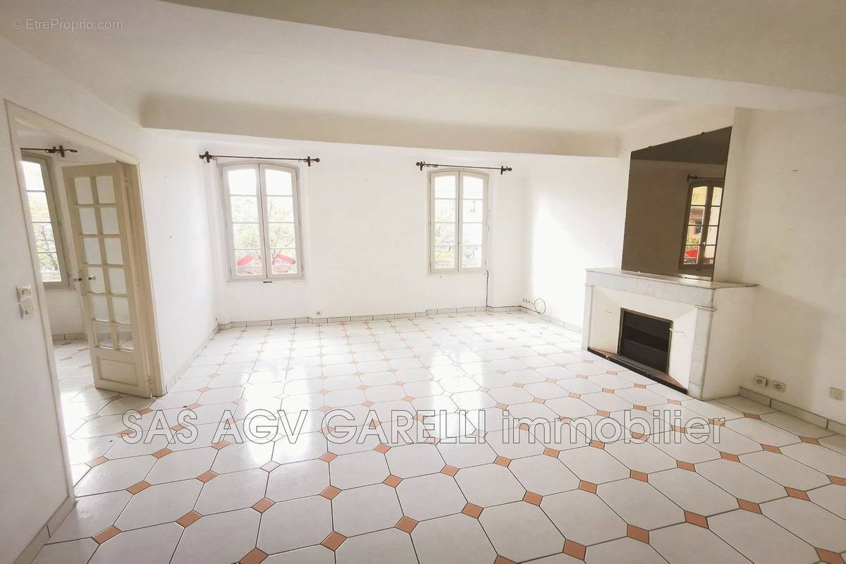 Appartement à HYERES