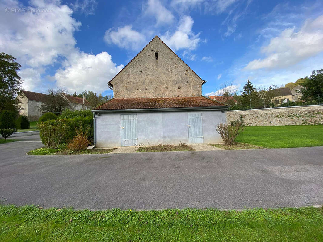 Maison à MONTREUIL-AUX-LIONS