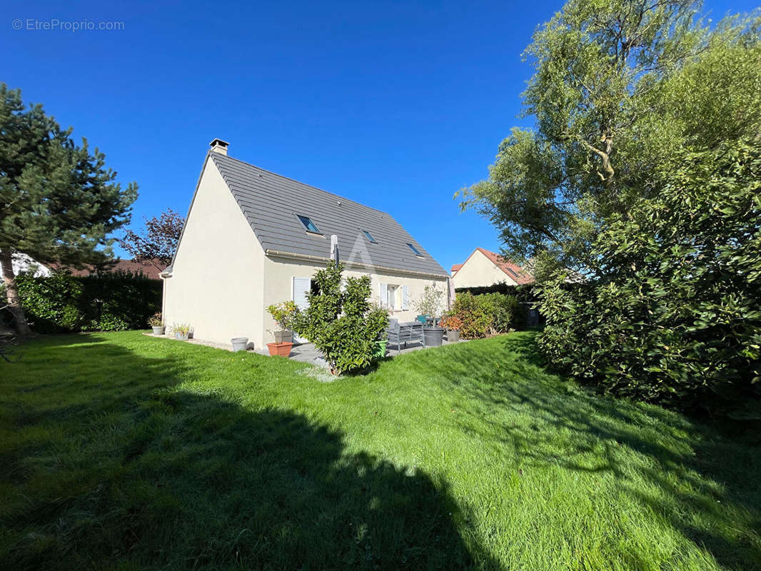 Maison à CHEVRY-COSSIGNY