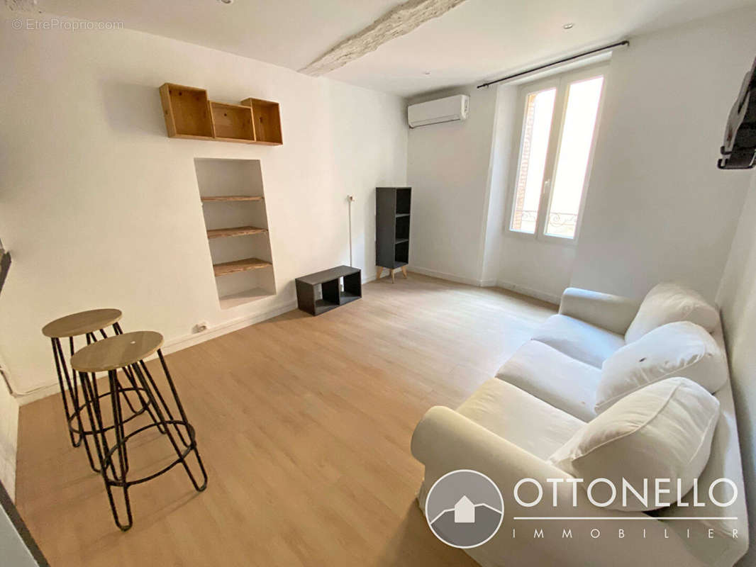 Appartement à ROQUEBRUNE-SUR-ARGENS