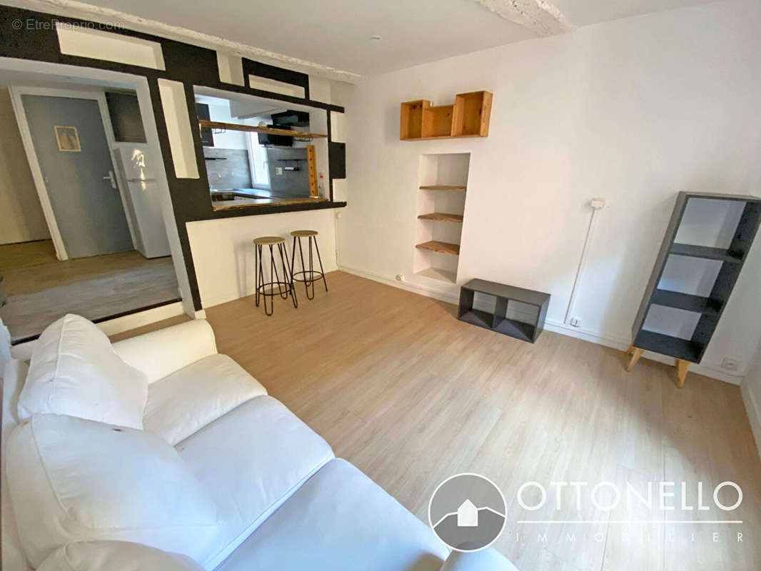 Appartement à ROQUEBRUNE-SUR-ARGENS