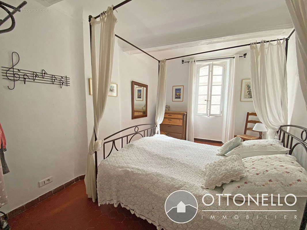 Appartement à ROQUEBRUNE-SUR-ARGENS