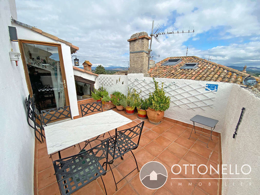 Appartement à ROQUEBRUNE-SUR-ARGENS