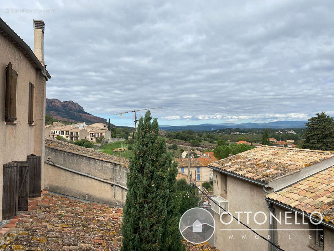 Appartement à ROQUEBRUNE-SUR-ARGENS