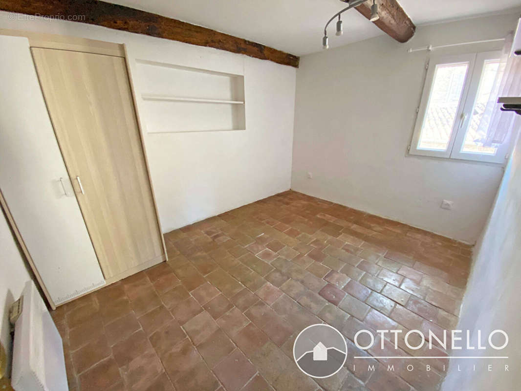 Appartement à ROQUEBRUNE-SUR-ARGENS