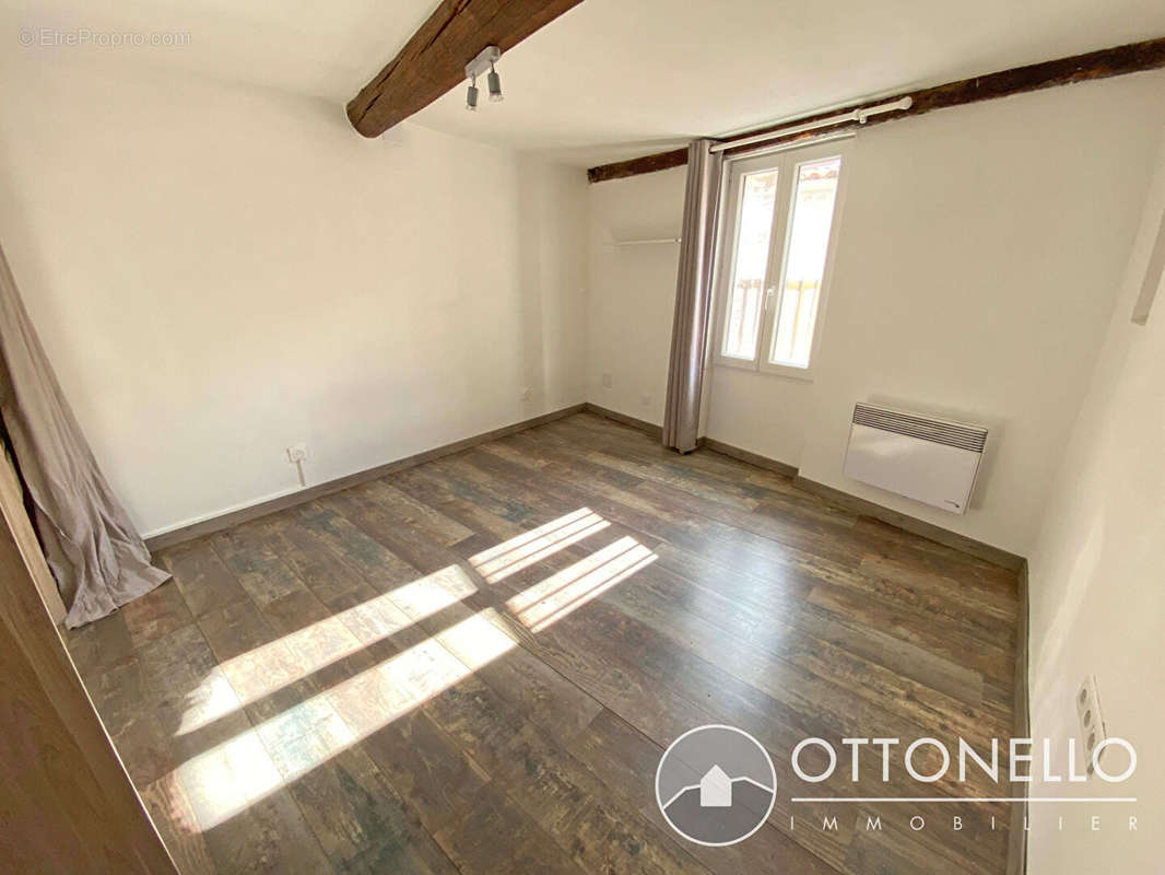 Appartement à ROQUEBRUNE-SUR-ARGENS