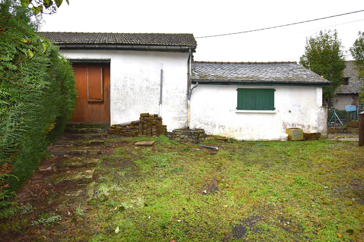 Maison à SAINT-SANTIN-CANTALES