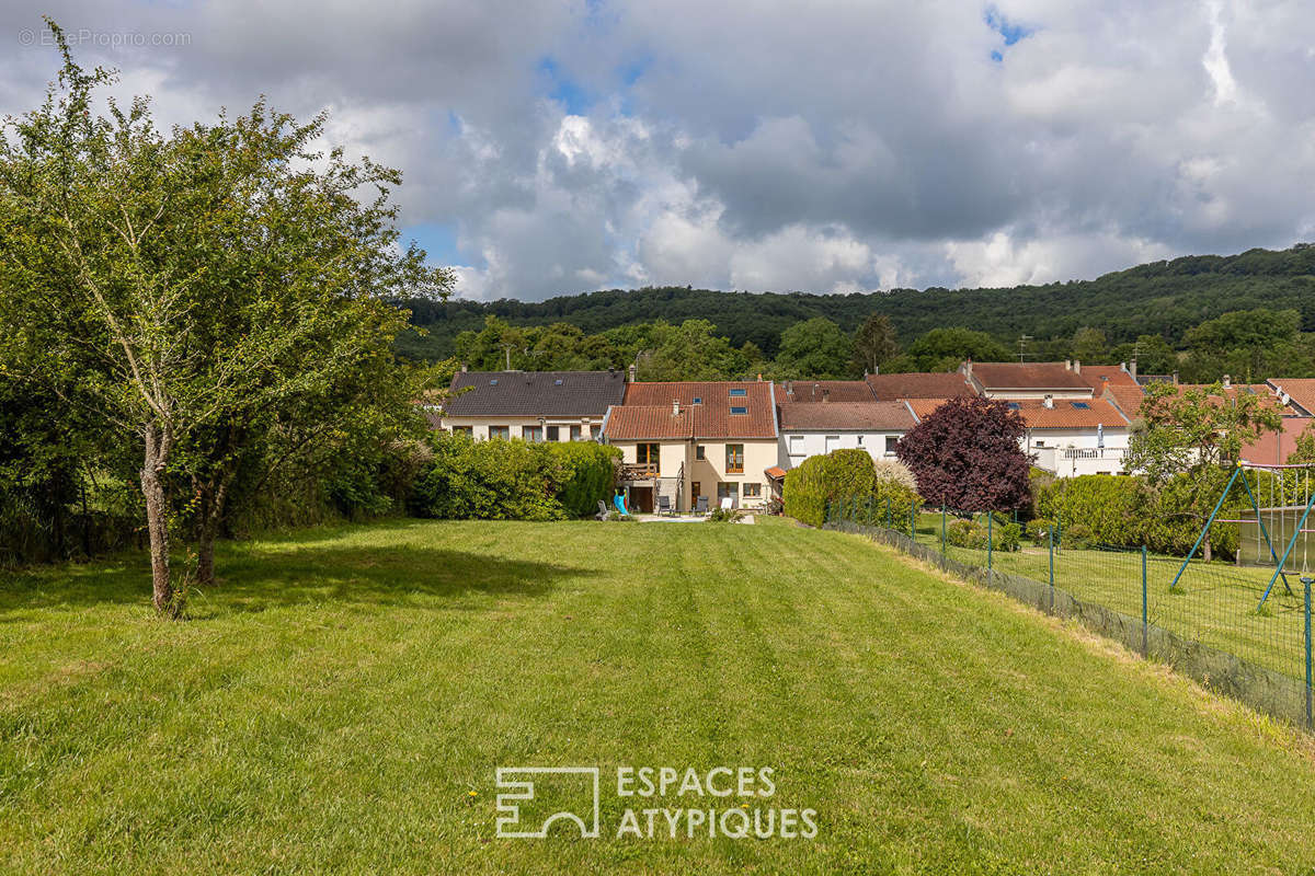 Maison à CHARLEVILLE-SOUS-BOIS