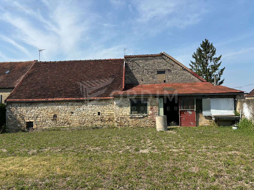 Maison à TANLAY