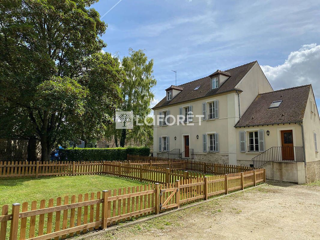 Appartement à FONTENAY-LE-VICOMTE