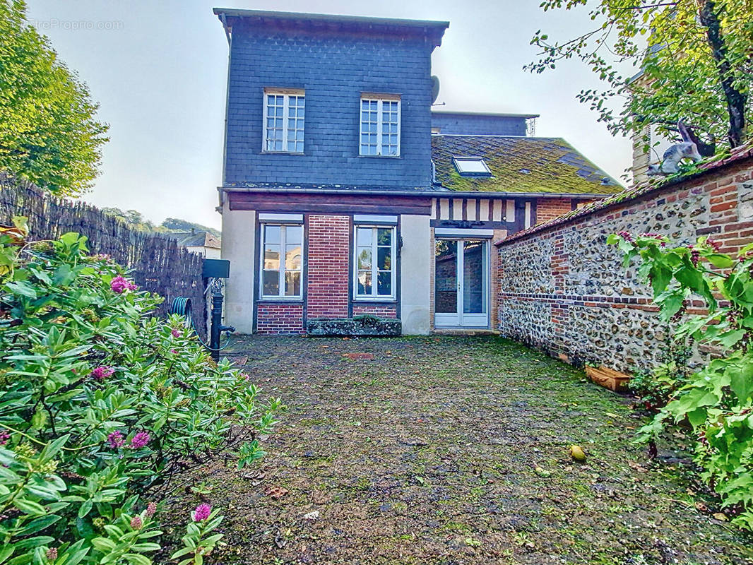 Maison à CORMEILLES