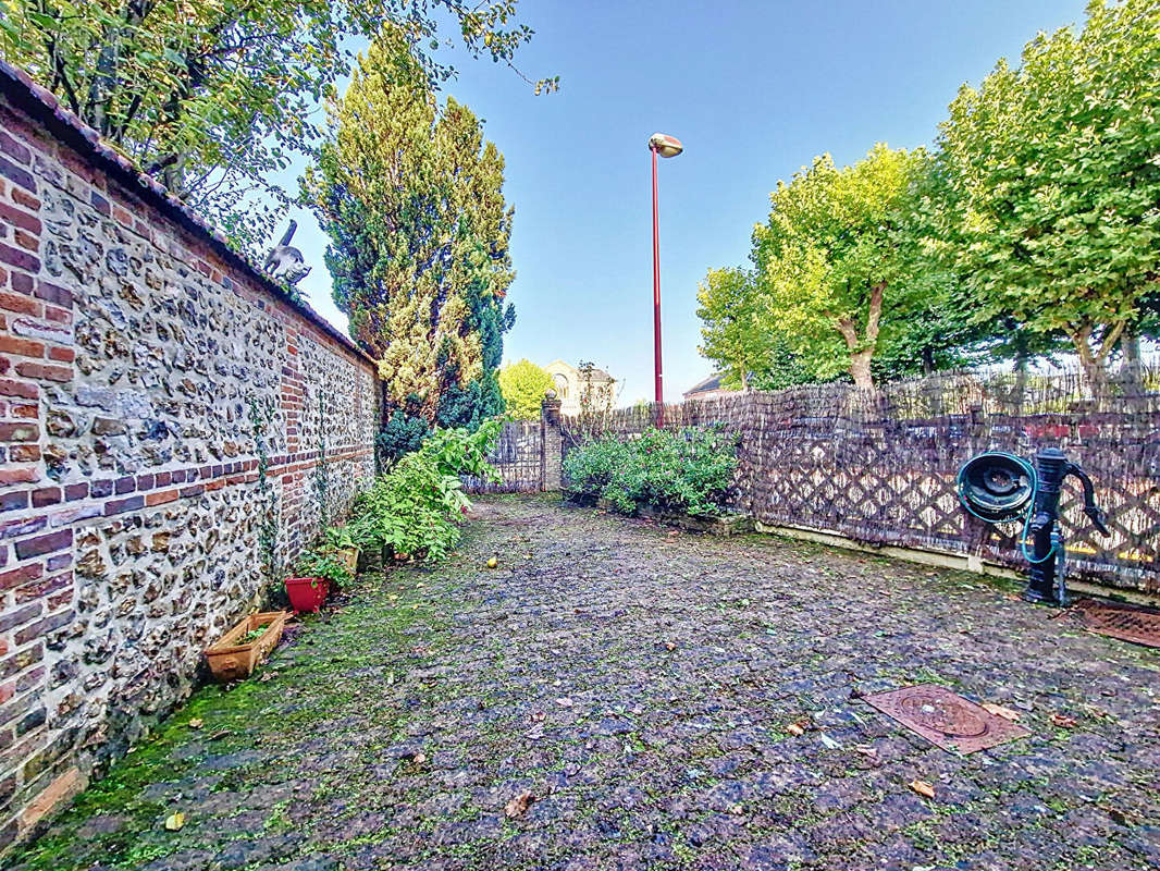 Maison à CORMEILLES