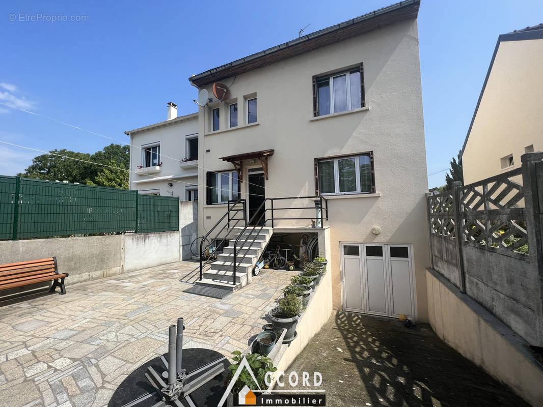 Maison à SARTROUVILLE