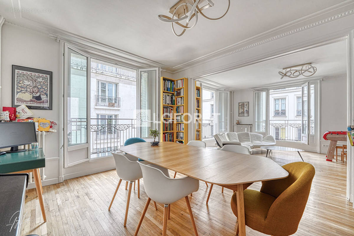 Appartement à PARIS-16E