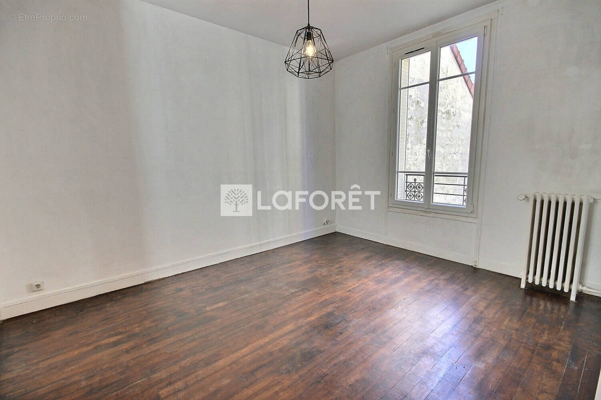 Appartement à COURBEVOIE