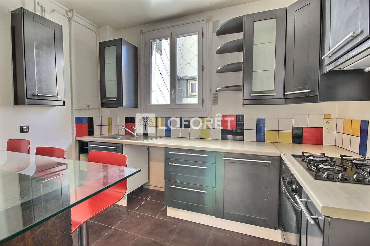 Appartement à COURBEVOIE