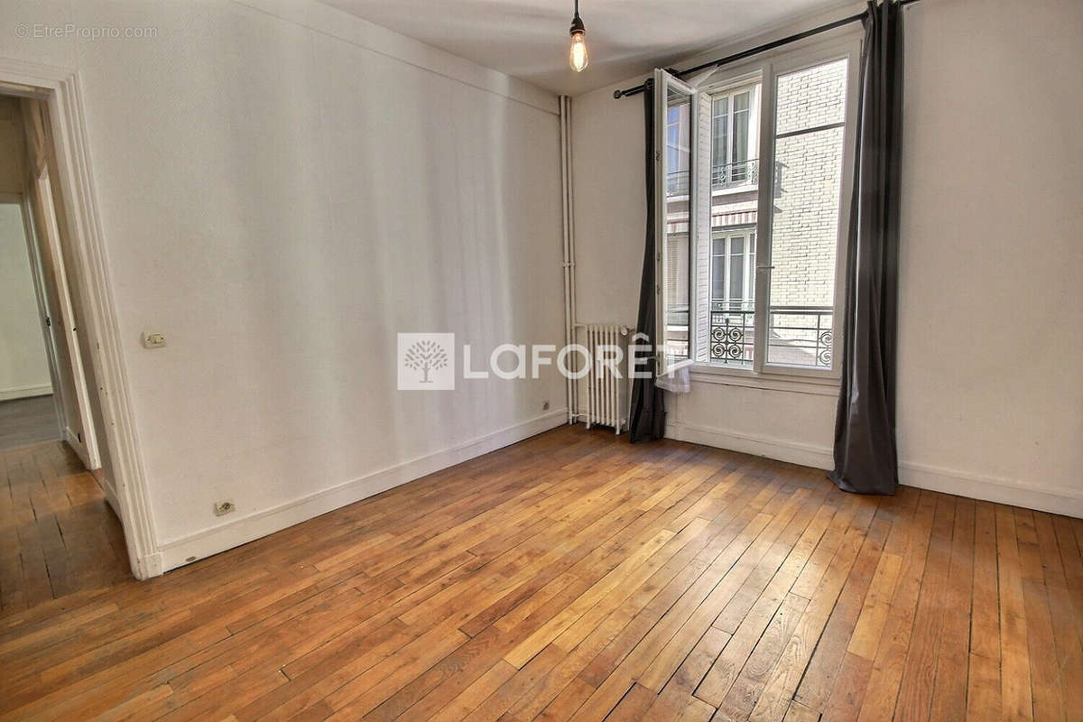 Appartement à COURBEVOIE