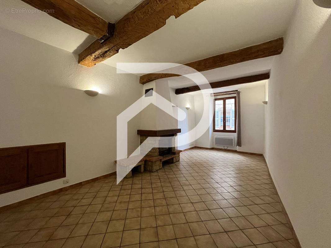 Appartement à COTIGNAC