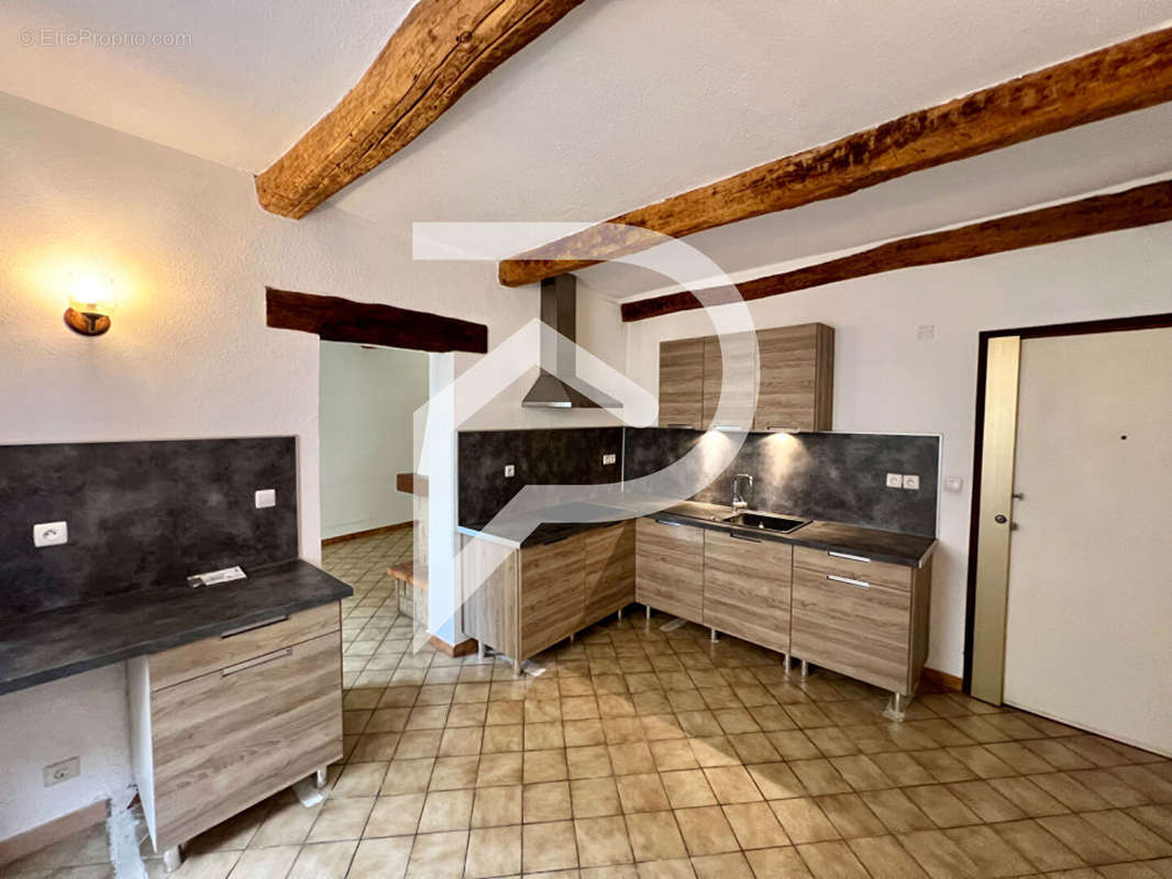 Appartement à COTIGNAC