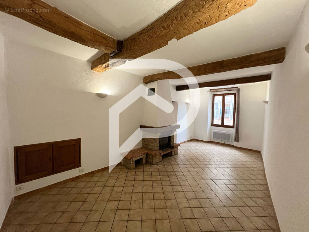 Appartement à COTIGNAC