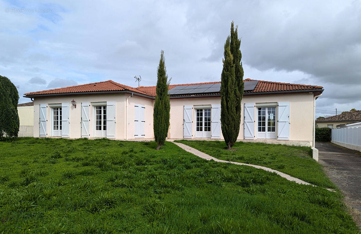 Maison à SAINT-MAGNE-DE-CASTILLON