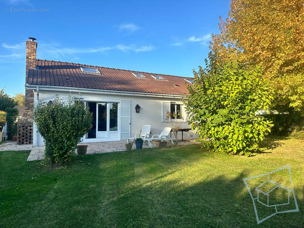 Maison à VOISINS-LE-BRETONNEUX