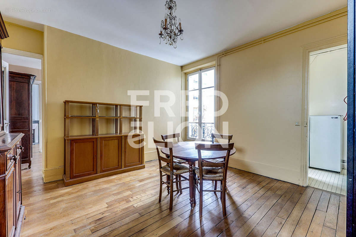 Appartement à PARIS-14E