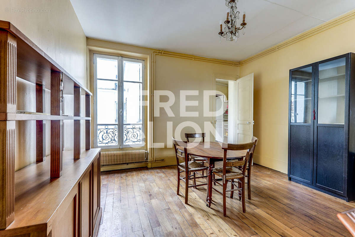 Appartement à PARIS-14E