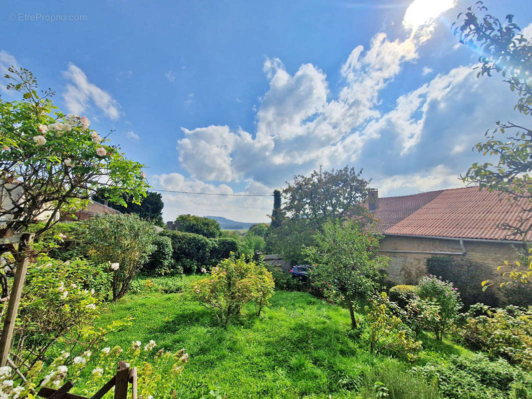 Maison à BUXIERES-SOUS-LES-COTES