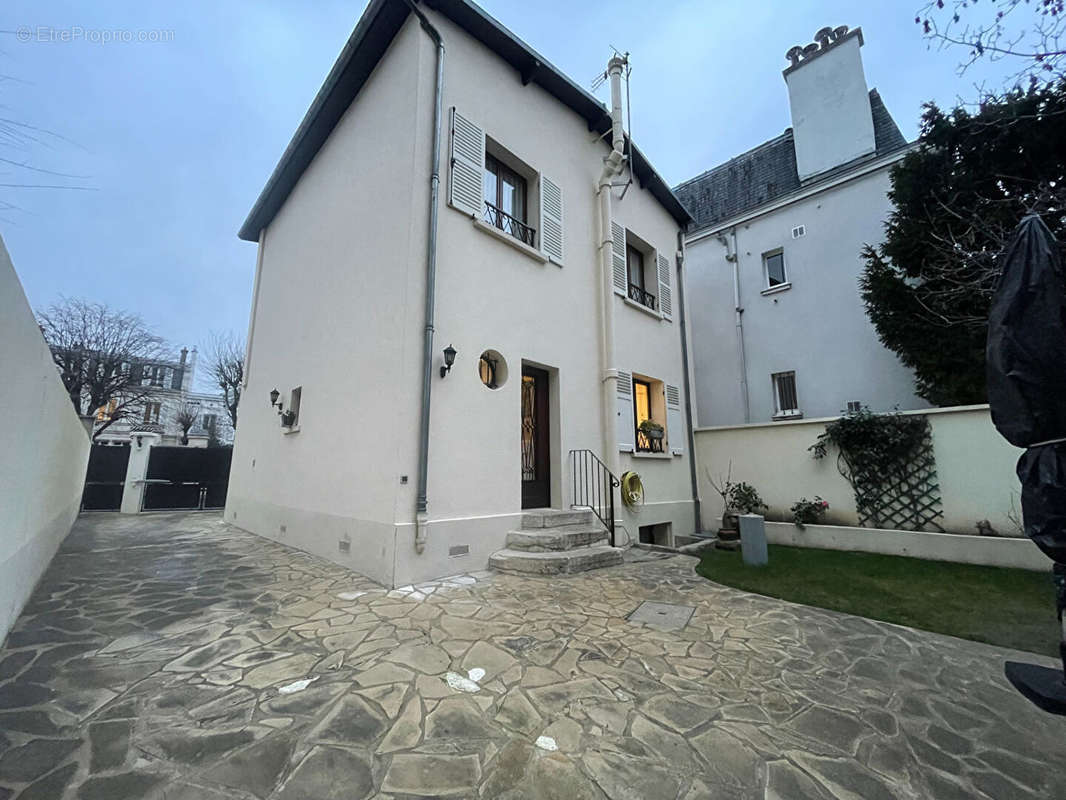 Maison à ASNIERES-SUR-SEINE