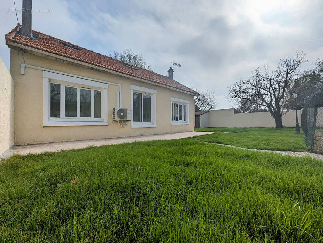 Maison à GOUSSAINVILLE