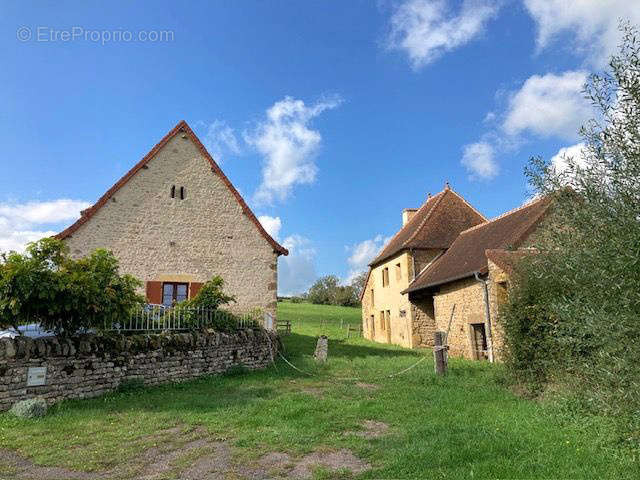 Maison à SAINT-CHRISTOPHE-EN-BRIONNAIS