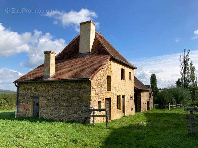 Maison à SAINT-CHRISTOPHE-EN-BRIONNAIS