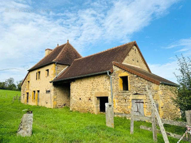 Maison à SAINT-CHRISTOPHE-EN-BRIONNAIS