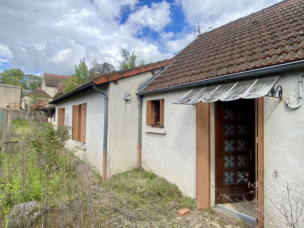 Maison à LE DONJON