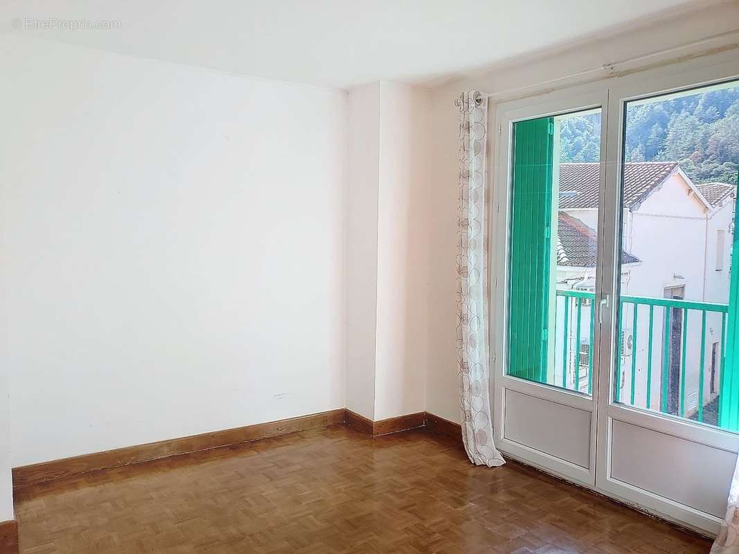 Appartement à LAMALOU-LES-BAINS