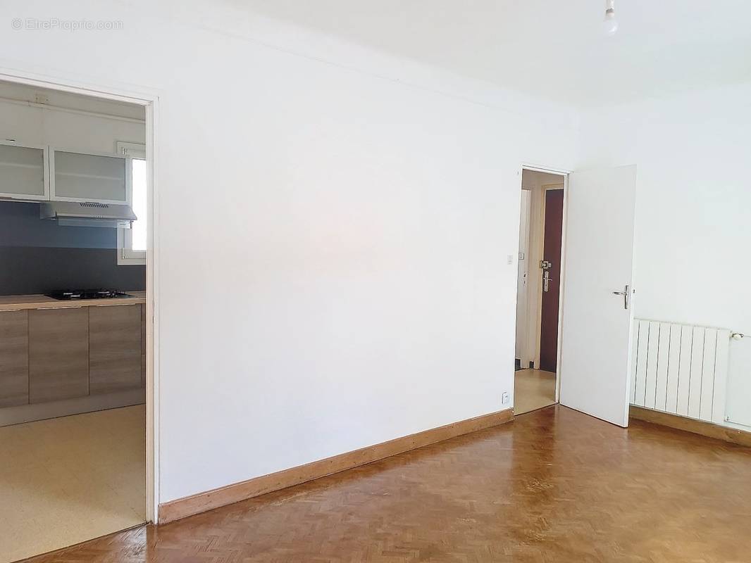 Appartement à LAMALOU-LES-BAINS