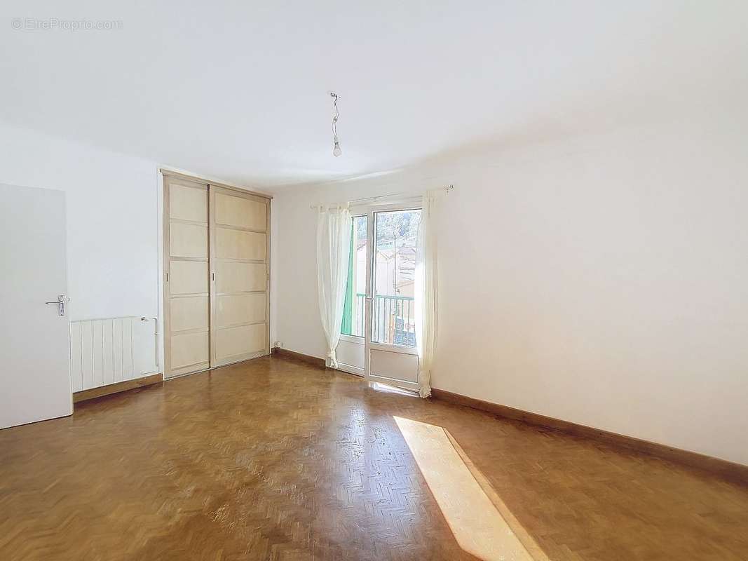 Appartement à LAMALOU-LES-BAINS