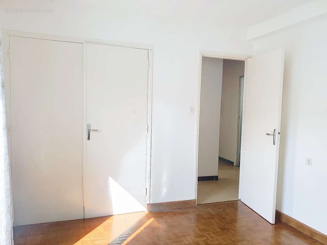 Appartement à LAMALOU-LES-BAINS