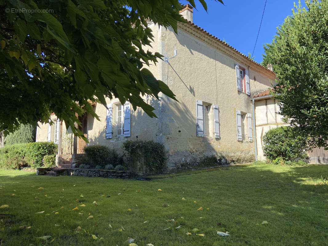 Maison à CASTELNAU-D&#039;AUZAN