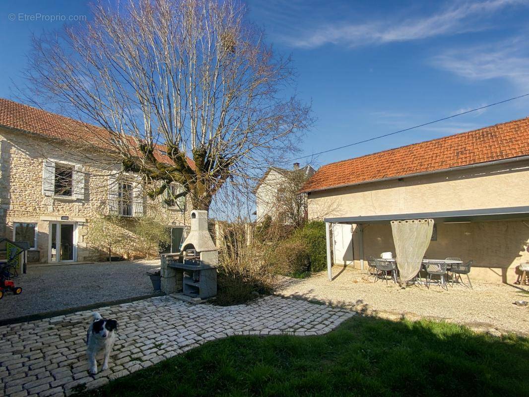 Maison à SAVIGNAC-LES-EGLISES