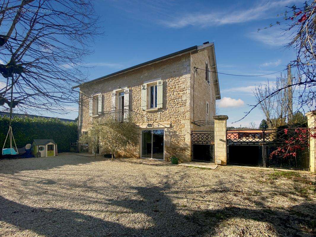 Maison à SAVIGNAC-LES-EGLISES