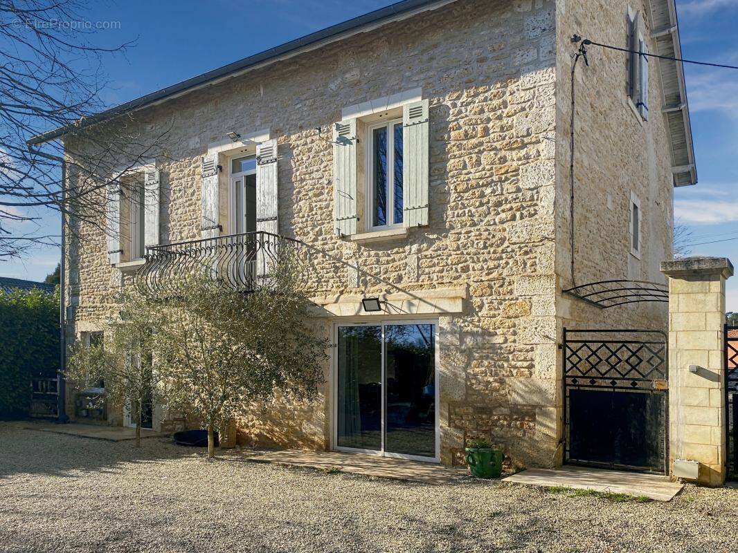 Maison à SAVIGNAC-LES-EGLISES