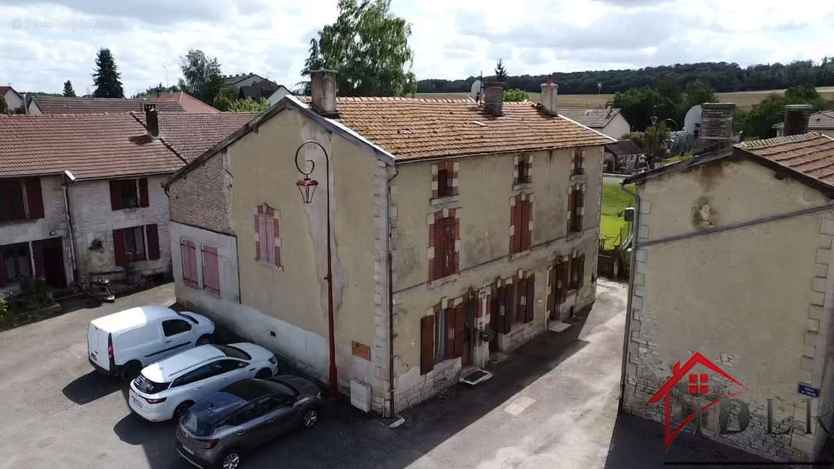 Maison à MONTREUIL-SUR-BLAISE