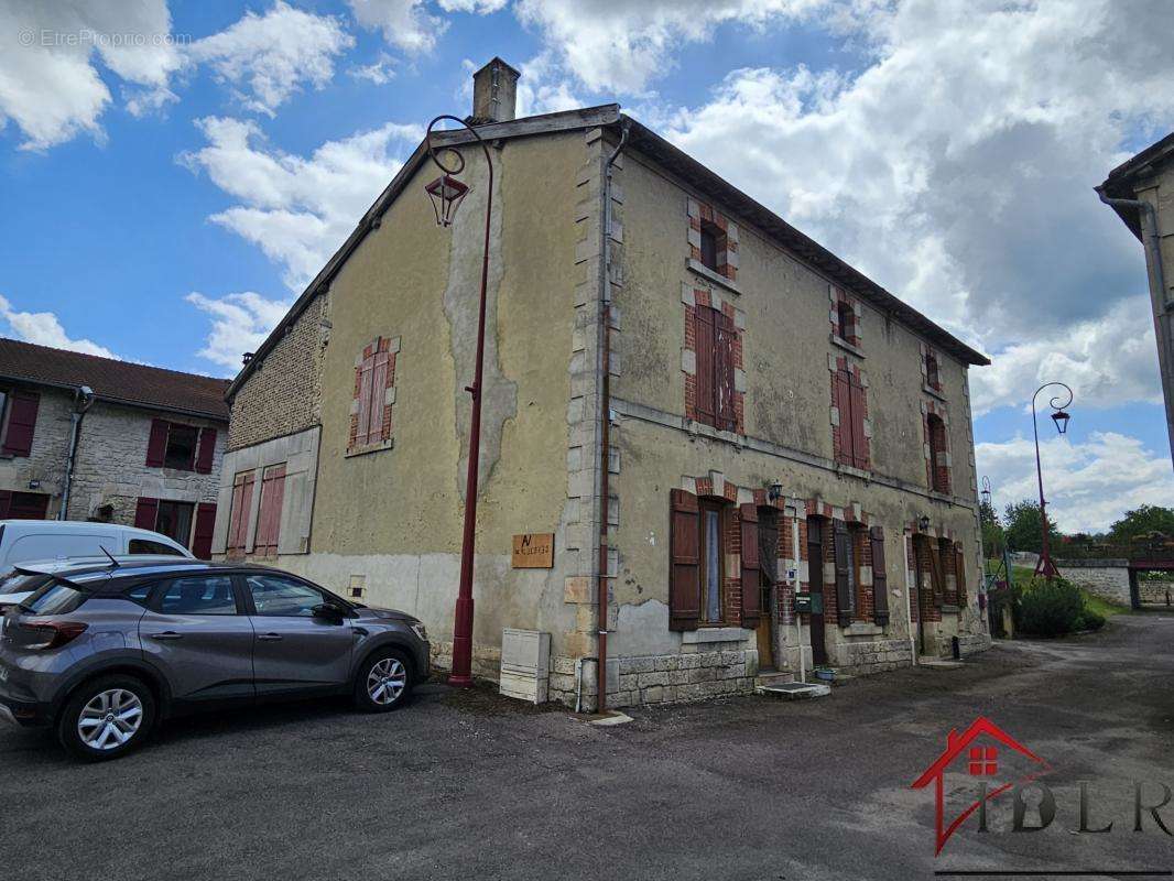 Maison à MONTREUIL-SUR-BLAISE