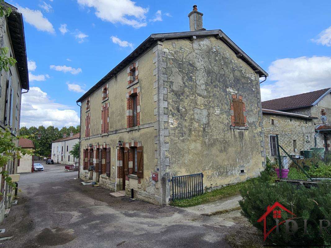 Maison à MONTREUIL-SUR-BLAISE