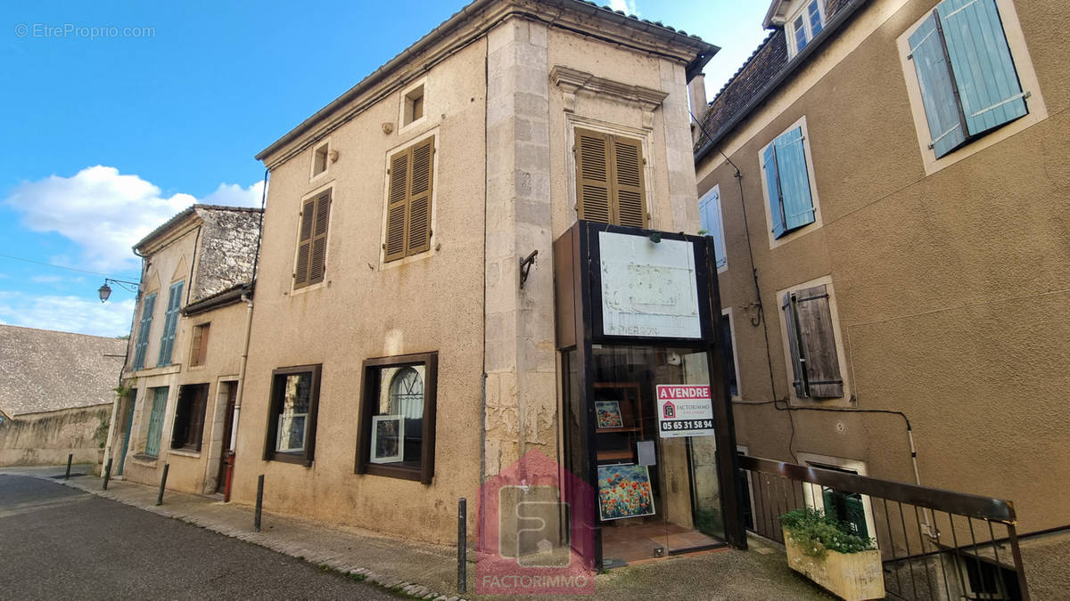 Maison à PUY-L&#039;EVEQUE