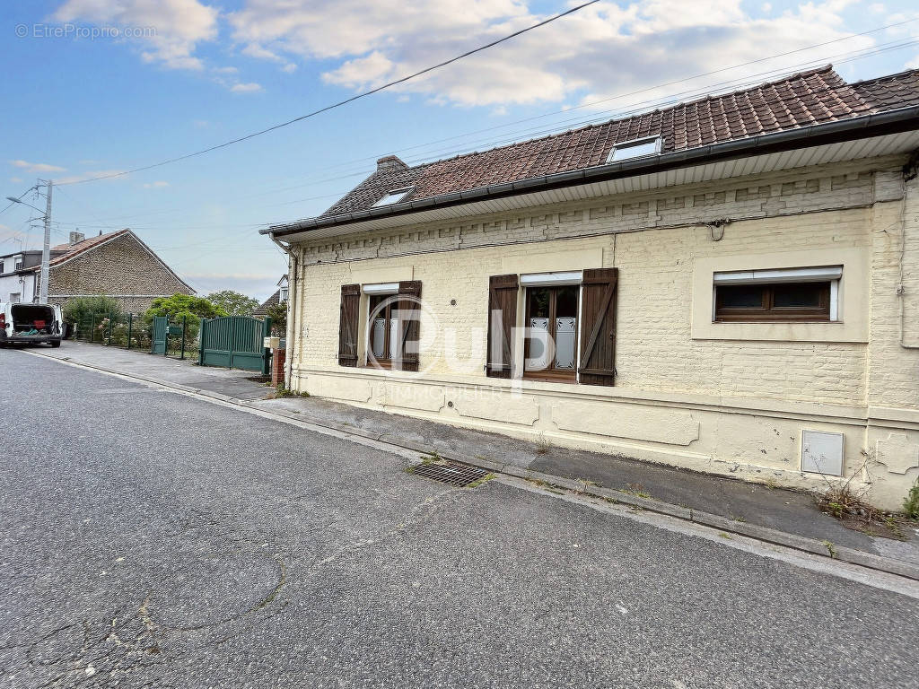 Maison à CAMBLAIN-CHATELAIN