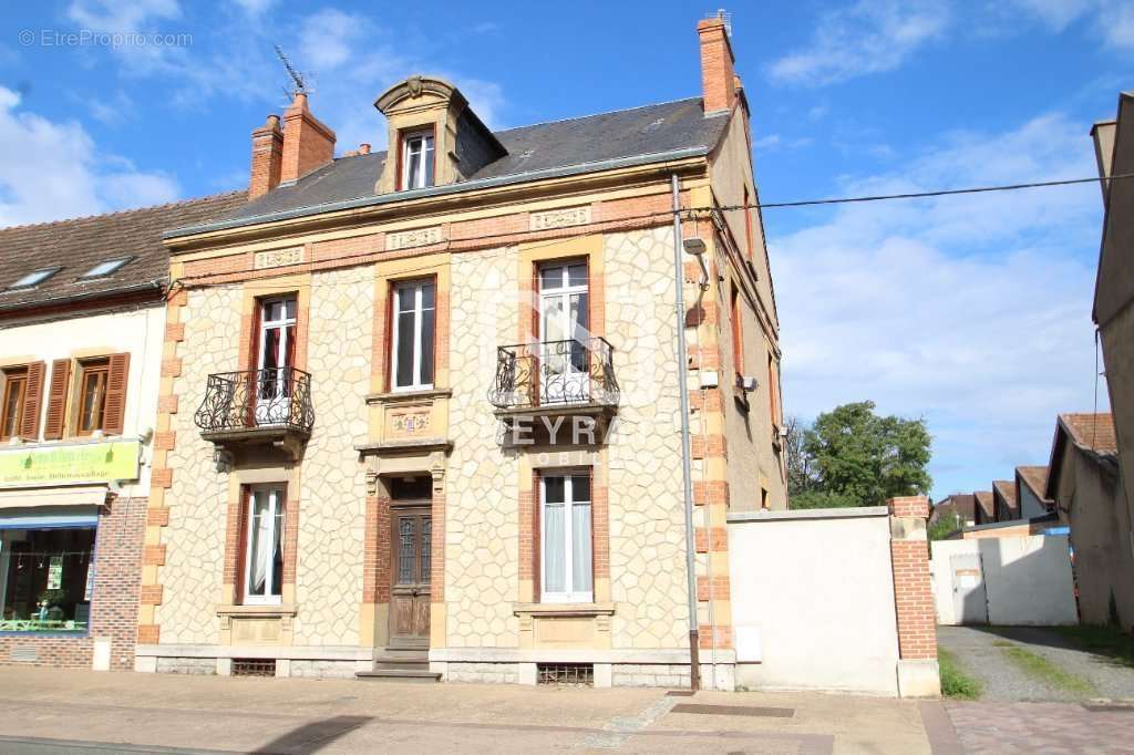 Maison à DOMPIERRE-SUR-BESBRE